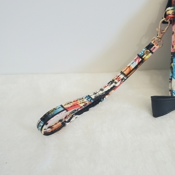 FASHION Magazine Print Style Clutch Wallet Wristlet Purse - Picture 8 of 15